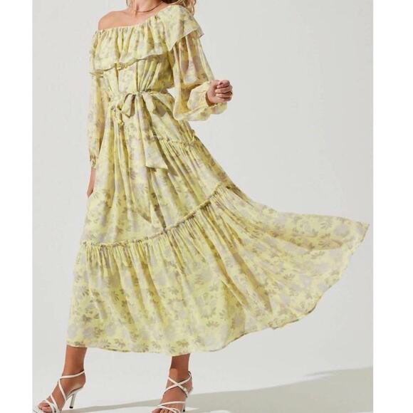 ASTR The Label Dresses & Skirts - ASTR The Label Kaylani Dress- Women’s M